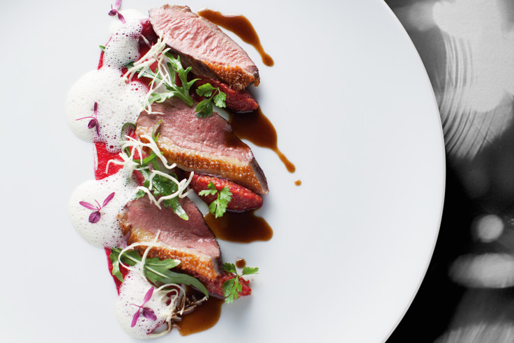 Gebratene Entenbrust Rezept | Mit Meerrettich & Balsamikosauce | Tantris | Hans Haas | Callwey