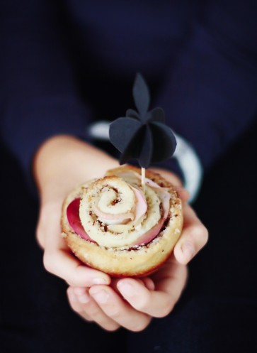 Apfel-Rosen-Rollen Rezept | Kuchen selber machen | Dessert | Fräulein Klein lädt ein | Yvonne Bauer | Callwey Backbuch