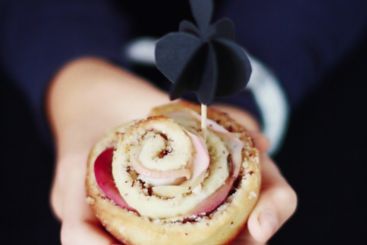 Apfel-Rosen-Rollen Rezept | Kuchen selber machen | Dessert | Fräulein Klein lädt ein | Yvonne Bauer | Callwey Backbuch