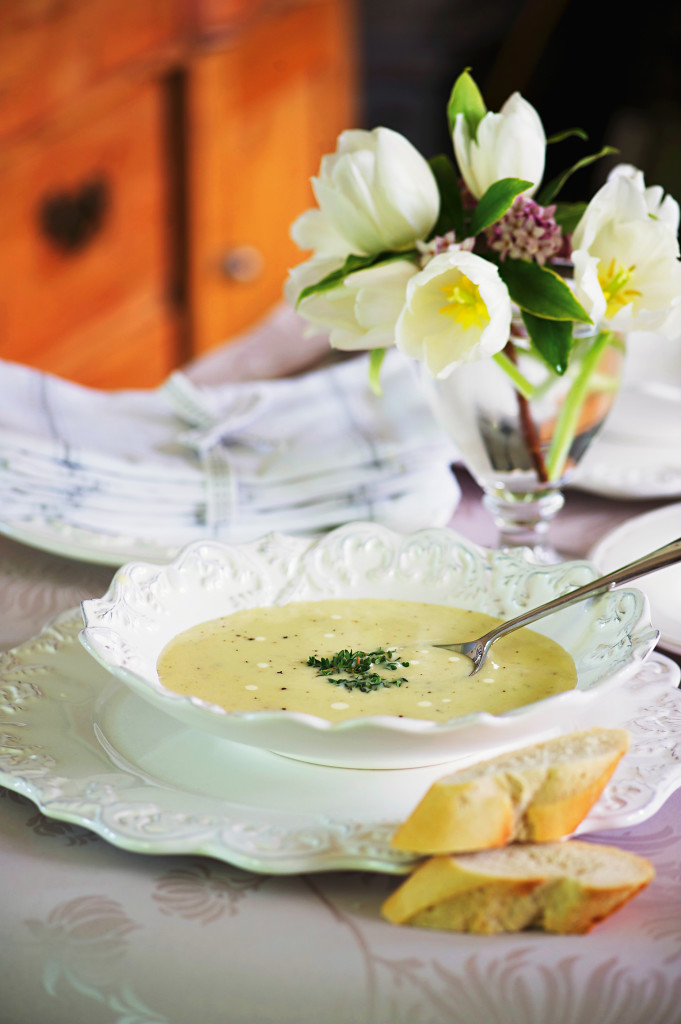 Camembert Suppe Rezept | mit Baguettescheiben | Sommersuppe