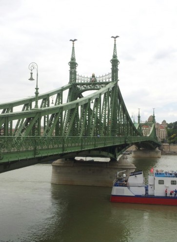 callwey-sommer-empfehlung-budapest-bruecke