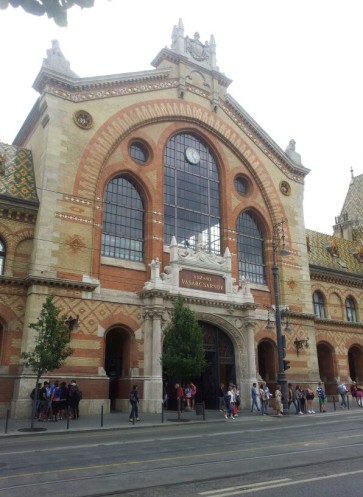 callwey-sommer-empfehlung-budapest-markthalle