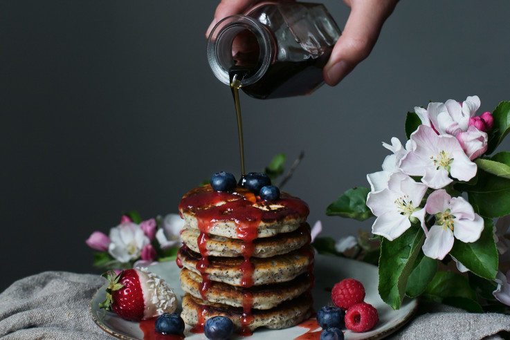 Pancakes Rezept mit Kokos-Mohn | Frühstücksideen | Herzlich Willkommen | Stefanie Luxat | Callwey