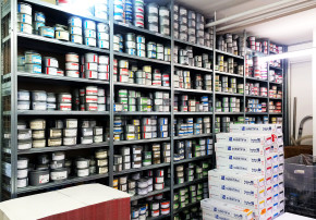 Callwey Verlag Druckerei Farben Regal