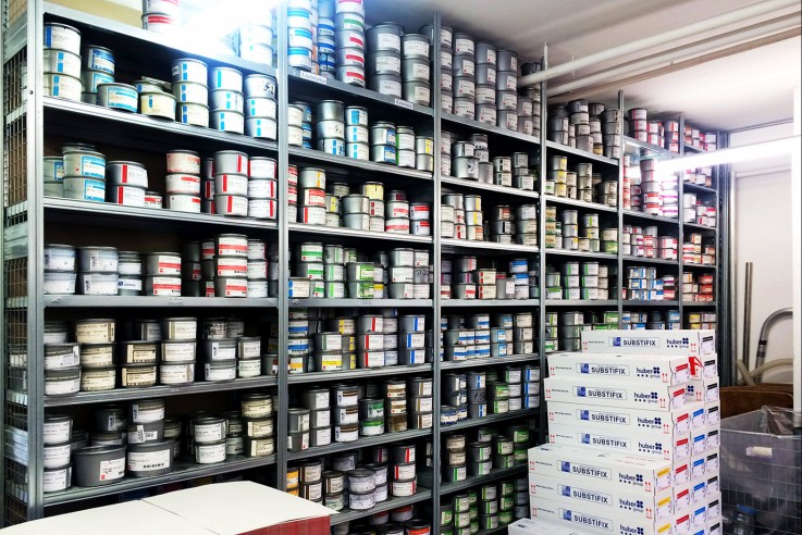 Callwey Verlag Druckerei Farben Regal