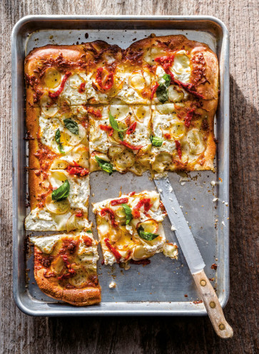 blechkochbuch_weiße pizza_angeschnitten