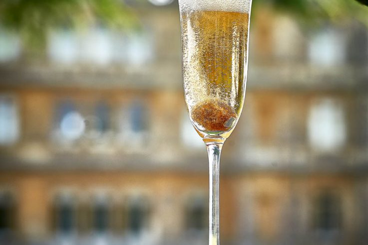 Champagner-Cocktail Aperitif Rezept Downton Abbey Callwey Zu Gast in Highclere Castle