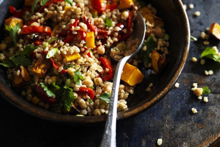Graupen-Gemüse-Pilaf mit Kreuzkümmel-Dressing