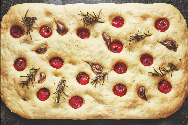 focaaccia-tomate-rosmarin-gebacken-1 1
