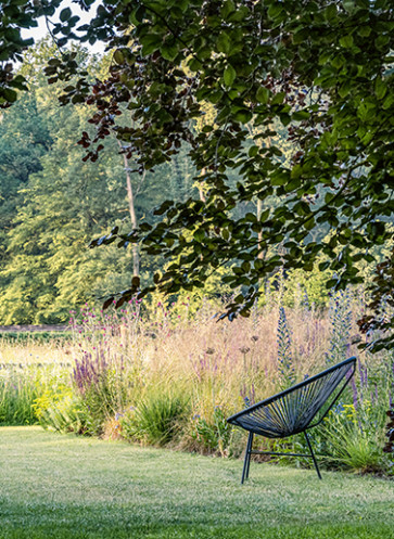 06 Sitzplatz Wildstauden_Stege an den Feuchtwiesen_Schnelting_WEB