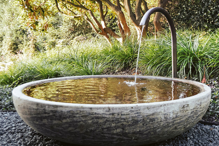 DSC_0916JPG I WH SART Produkt Brunnen Schale Muschelkalk Einlauf_WEB