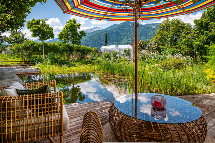 Hariyo_Ein wildromantischer Winzerhof und Garten_Sitzplatz_WEB