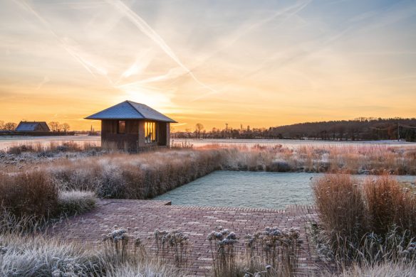 1068_Ein Stauden- und Gräsergarten für die dritte und vierte Gartensaison__Zwei Tage vor Weihnachten laden Garten und Gartenhaus zu ruhigen Stunden inmitten des voll_WEB