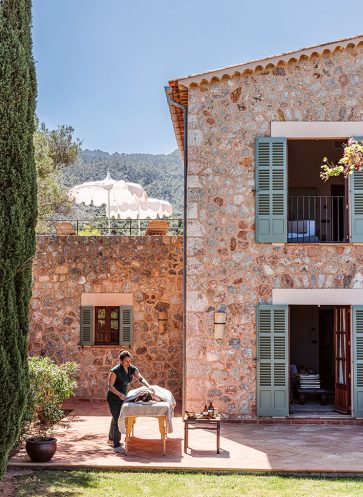 callwey-secrethideaways-massage