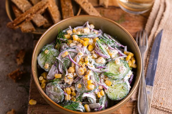 callwey-gruen-warm-gut-mais-gurkensalat