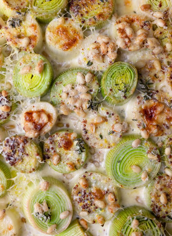 callwey-gruen-warm-gut-lauch-in-kaesesauce