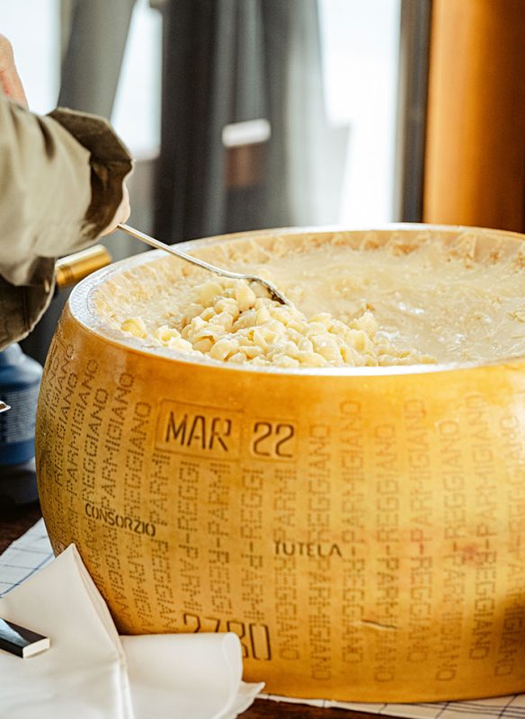 callwey-skiing-cheese