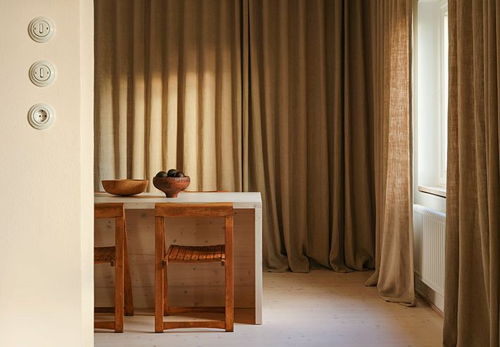 Nidus_Farmworkers House_Wohnzimmer_Esstisch_WEB