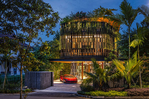 callwey-haus-und-auto-bewachjsenes-haus