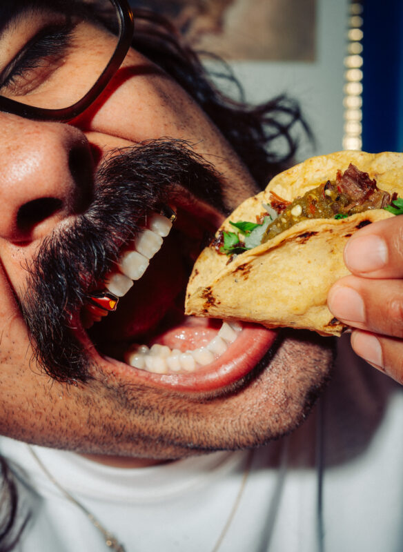 callwey-mexiko-fernando-beisst-in-taco