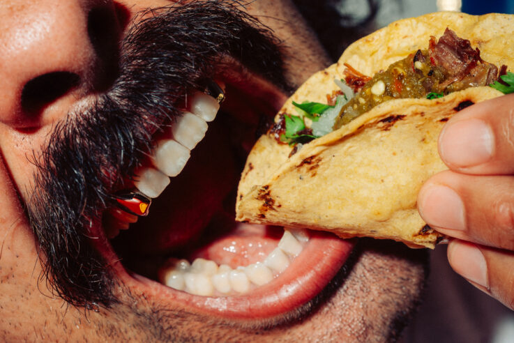 callwey-mexiko-fernando-beisst-in-taco