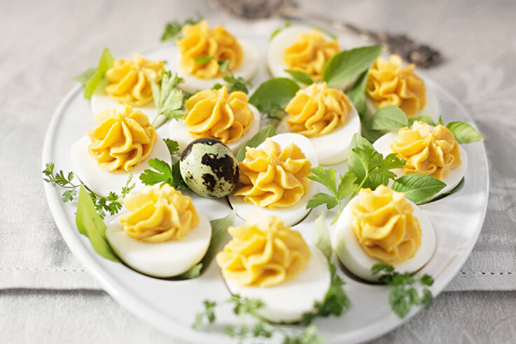 Gef¸llte Eier f¸r Ostern