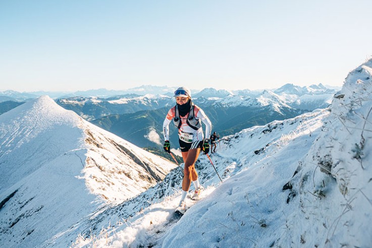 callwey-trailrunning-frau-im-schnee
